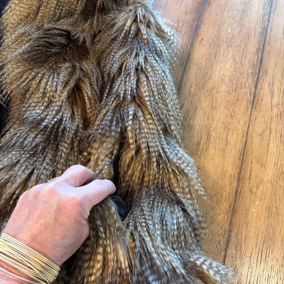 Show Me Your MuMu Luis Faux Chillah Feather Vest, Medium, Festival Boho Western - Picture 15 of 15